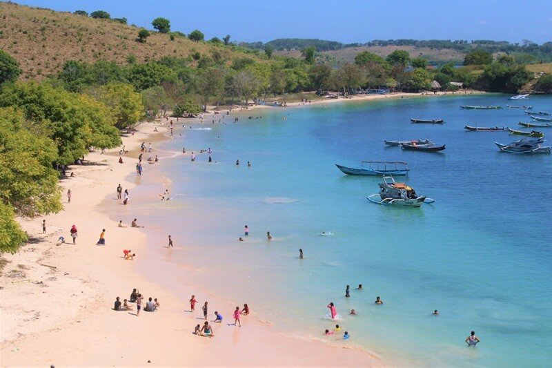 Pantai Pink Lombok (foto via nativeindonesia.com)